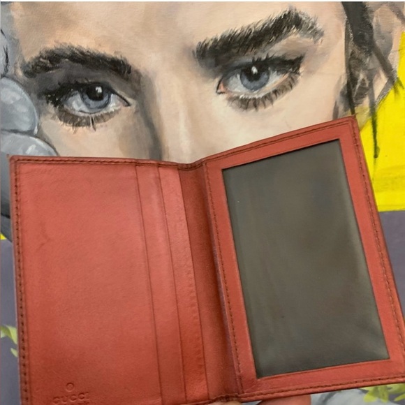 Gucci Beige and Red GG Card Holder - Picture 3 of 12